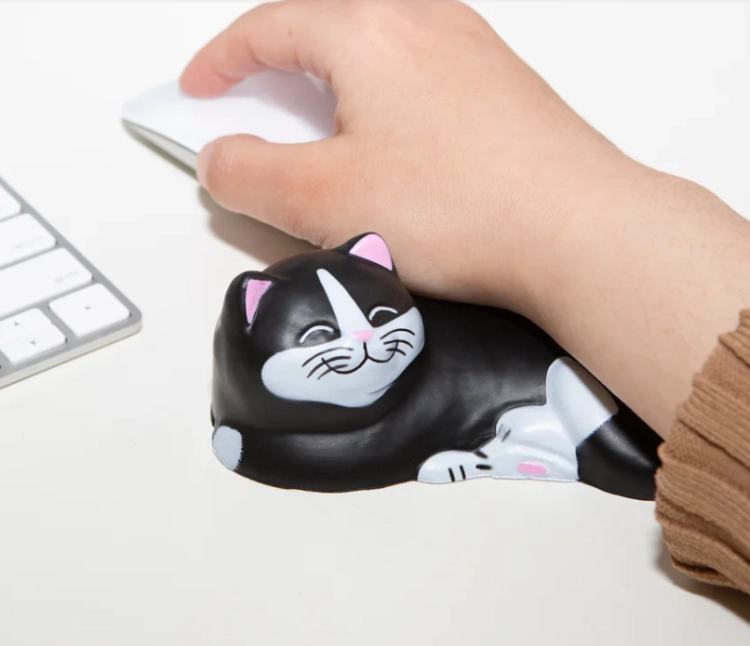 KIKKERLAND CAT WRIST REST  - Kikkerland